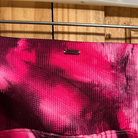 NWT Pink by Victoria Secrets Tye Dye Leggings - Picture 5 of 6